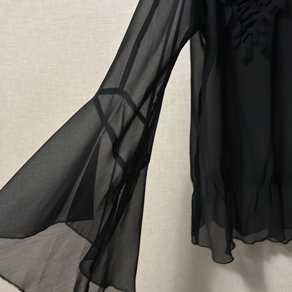 MK SOLO size 2 fits like a size 6-8 black blouse - Picture 3 of 5